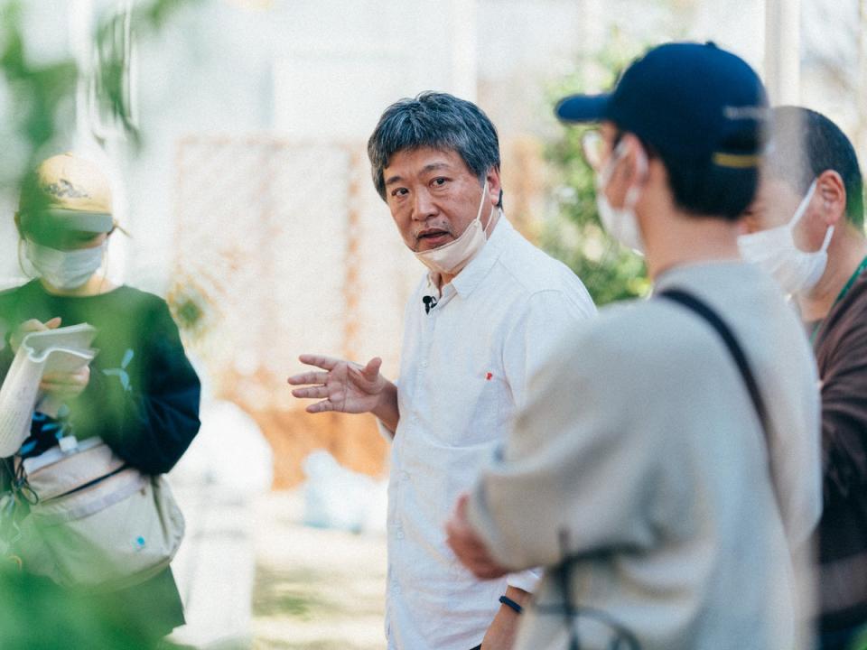 Kore-eda directing on the set of ‘Monster’ (Courtesy of Picturehouse Entertainment)