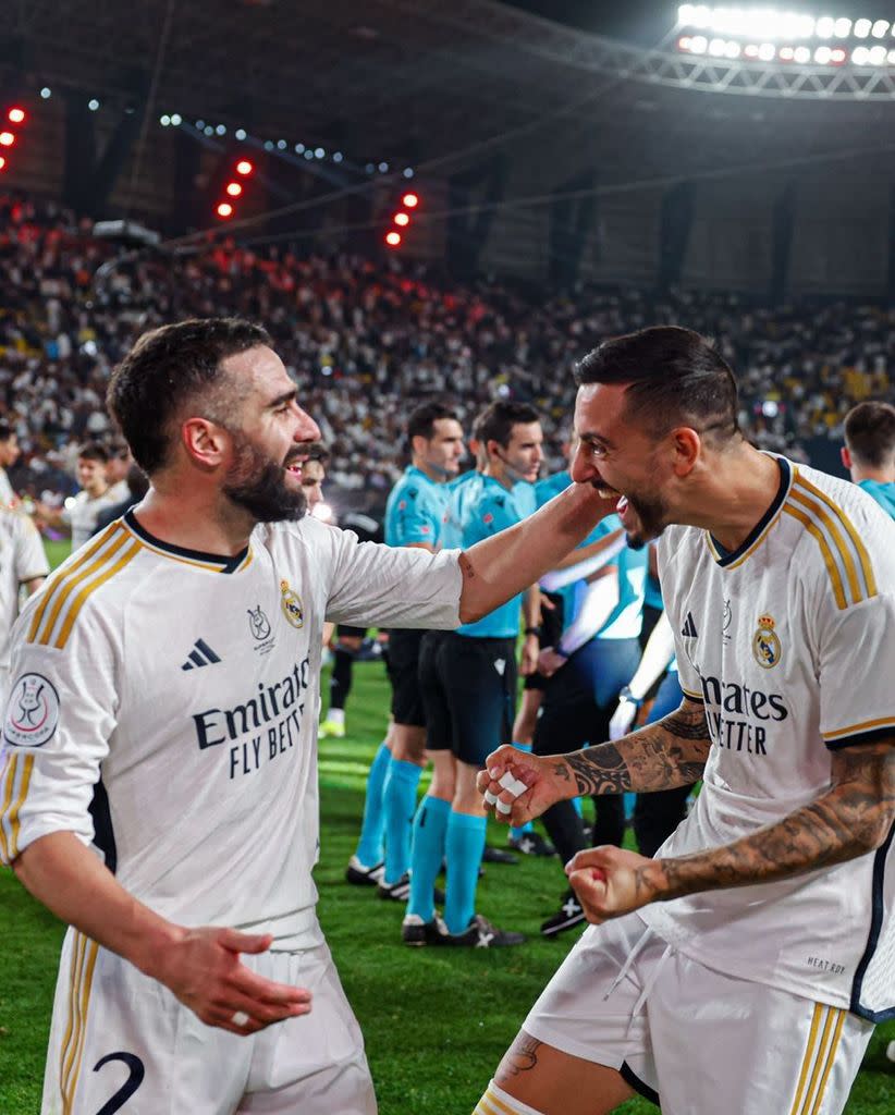 Dani Carvajal y Joselu celebran juntos uno de los triunfos del Real Madrid
