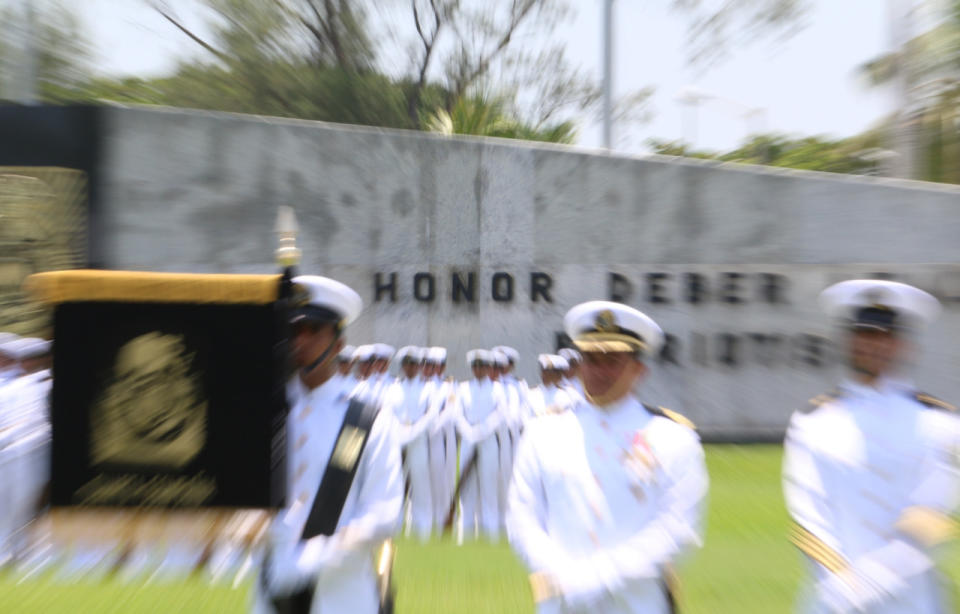 El sable de mando es símbolo de liderazgo de quien conduce a sus subordinados y compatriotas por la ruta del éxito bajo los más altos preceptos del honor, el deber y la lealtad para su país.