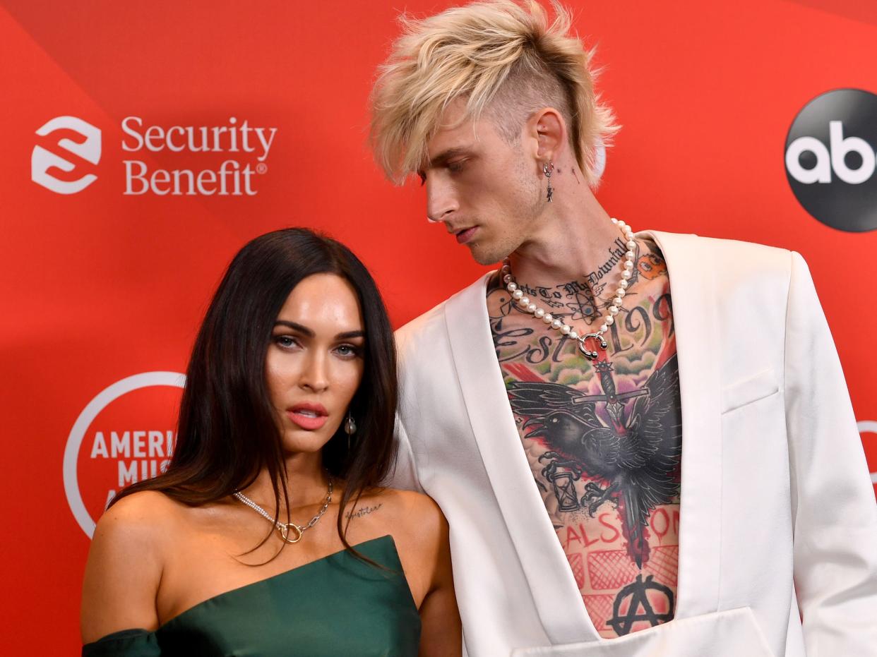 megan fox machine gun kelly amas 2020