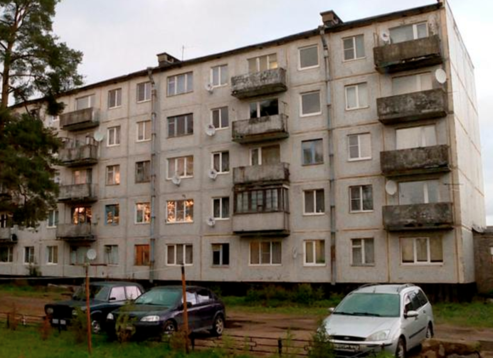 Pictured is the family's apartment complex. Source: 78.ru.