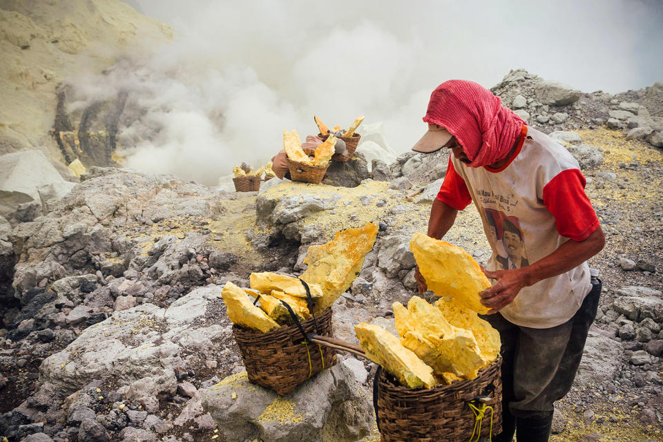 Active sulfur mine