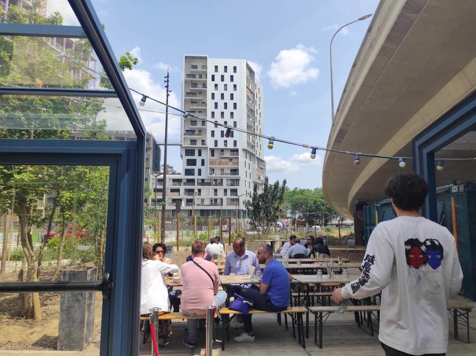 Le restaurant La Bretelle a ouvert entre le 13e arrondissement et Ivry sous une bretelle du périphérique