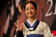 [Photo] Park Min Young Curtsies in her Hanbok for ′Time Slip Dr. Jin′