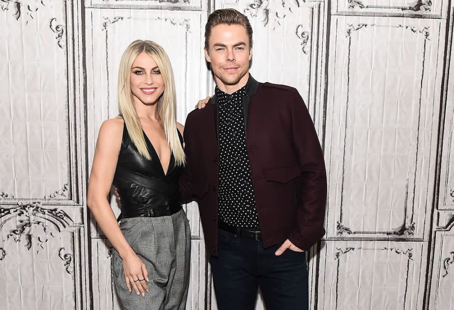 Derek and Julianne Hough dressed like Emma Stone and Ryan Gosling from “La La Land”