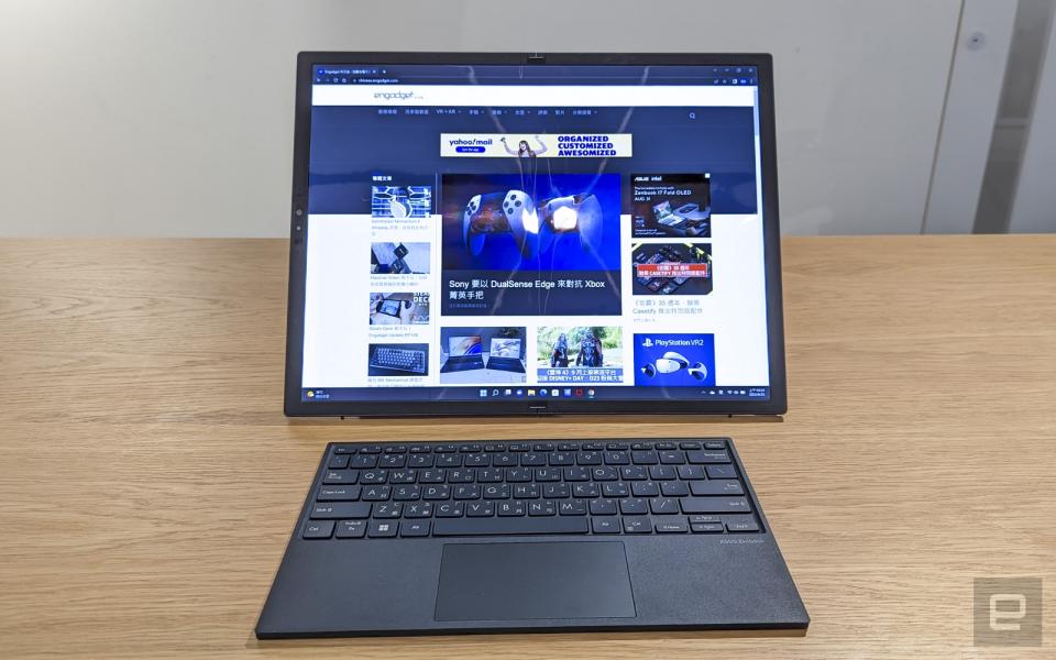 <p>ASUS Zenbook Fold 17</p> 