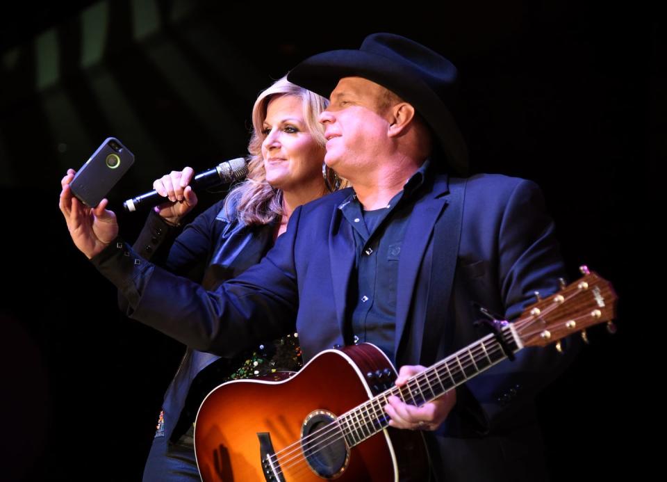 Trisha Yearwood and Garth Brooks