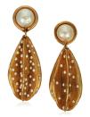 <p>This pearl-studded pendants are estimated to be worth $1,500 to $2,000.</p>