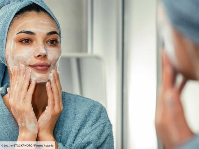 Mon nettoyant visage est-il plus efficace sur peau sèche ou humide ? Une  dermatologue répond