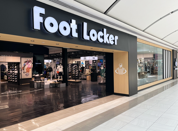 Foot Locker está presentando el nuevo concepto de tienda en su ubicación Foot Locker Willowbrook Mall en Wayne, Nueva Jersey, y planea utilizar las lecciones aprendidas del concepto en nuevas tiendas.  (Cortesía: Foot Locker)