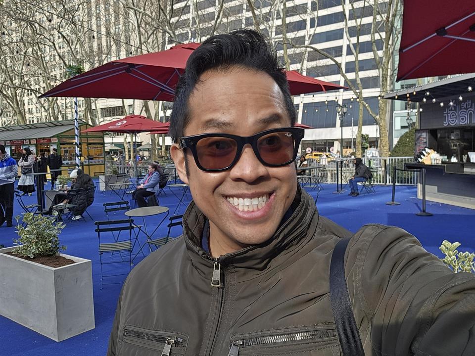 Samsung Galaxy S24 Ultra daytime selfie.