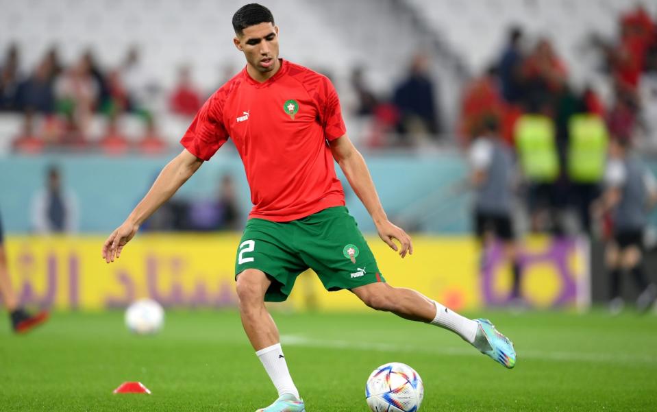 Achraf Hakimi de Marruecos calienta antes de la Copa Mundial de la FIFA Qatar 2022 - GETTY IMAGES