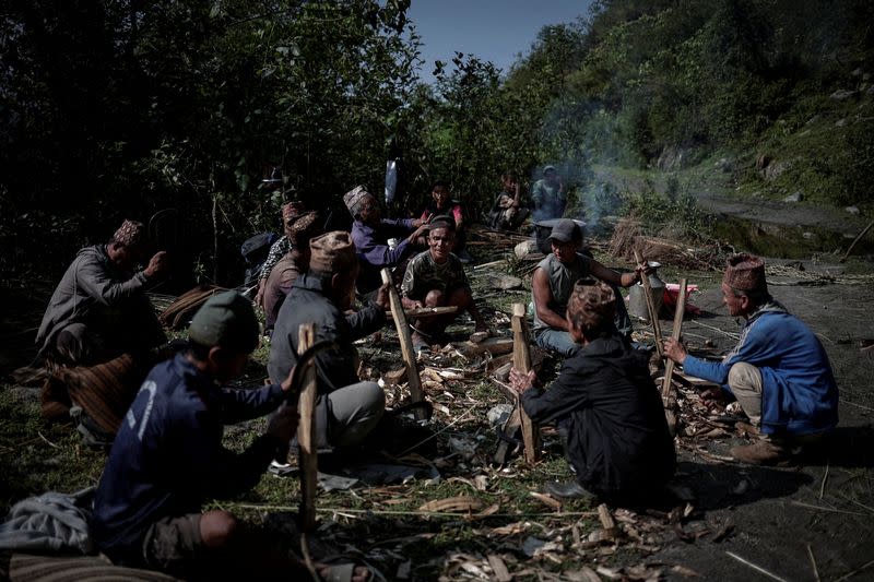 The Wider Image: Nepal's honey gatherers say fewer hives threaten tradition