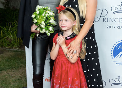 Jessica Simpson Shares Sweet Selfie with Lookalike Daughter Maxwell:  'Choose to Be Kind Today' - Yahoo Sports