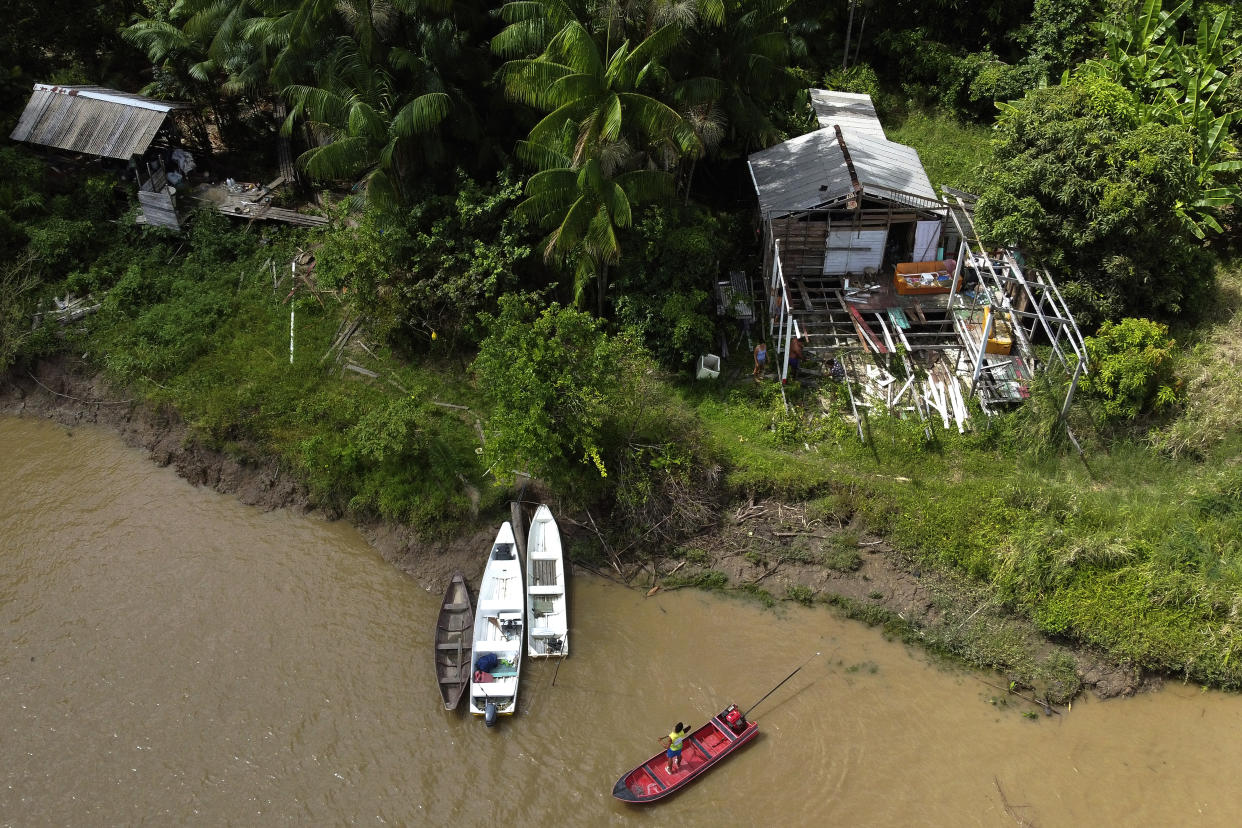 Houses destroyed by sea erosion sit along the water at the Nossa Senhora Aparecida community, on the island of Brique, in the Bailique Archipelago, district of Macapa, state of Amapa, northern Brazil, Saturday, Sept. 10, 2022. (AP Photo/Eraldo Peres)