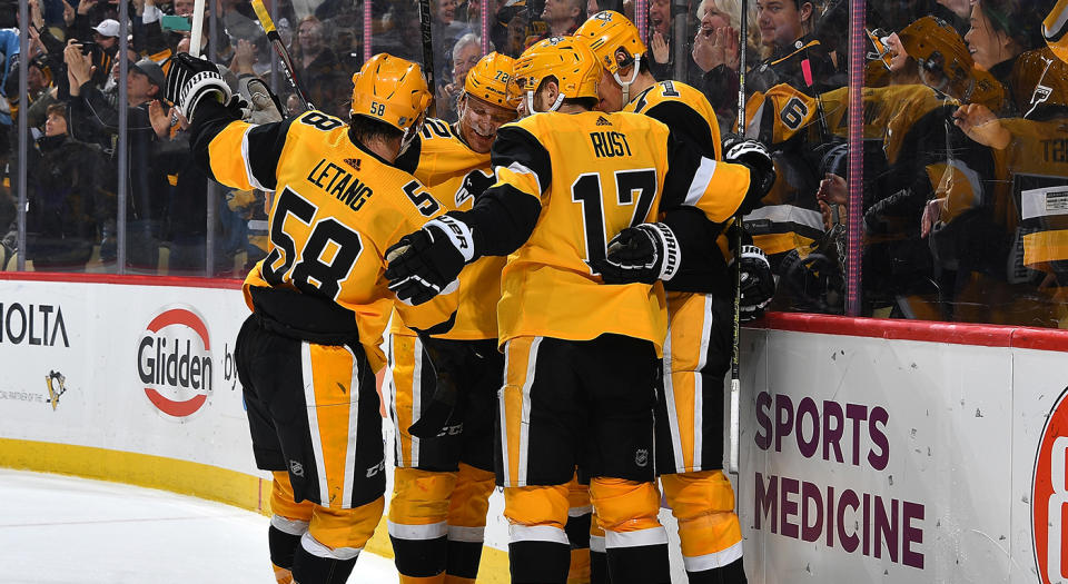 PITTSBURGH, PA - DECEMBER 28: Jake Guentzel #59 of the Pittsburgh Penguins celebrates his goal with teammates during the third period against the Nashville Predators at PPG PAINTS Arena on December 28, 2019 in Pittsburgh, Pennsylvania. (Photo by Joe Sargent/NHLI via Getty Images) 