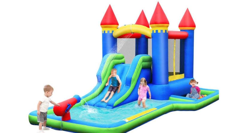 Your children will feel like royalty in this Bountech inflatable castle water slide.