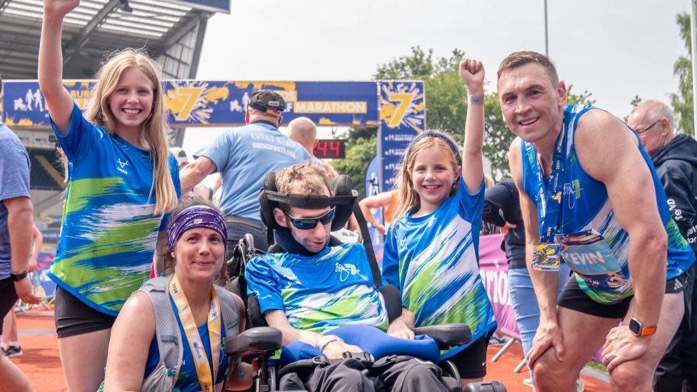 Rob Burrow alongside wife Lindsey (who ran the half marathon), daughters Macy and Maya and Kevin Sinfield who ran the full marathon all pose for a picture after the Rob Burrow Leeds Marathon