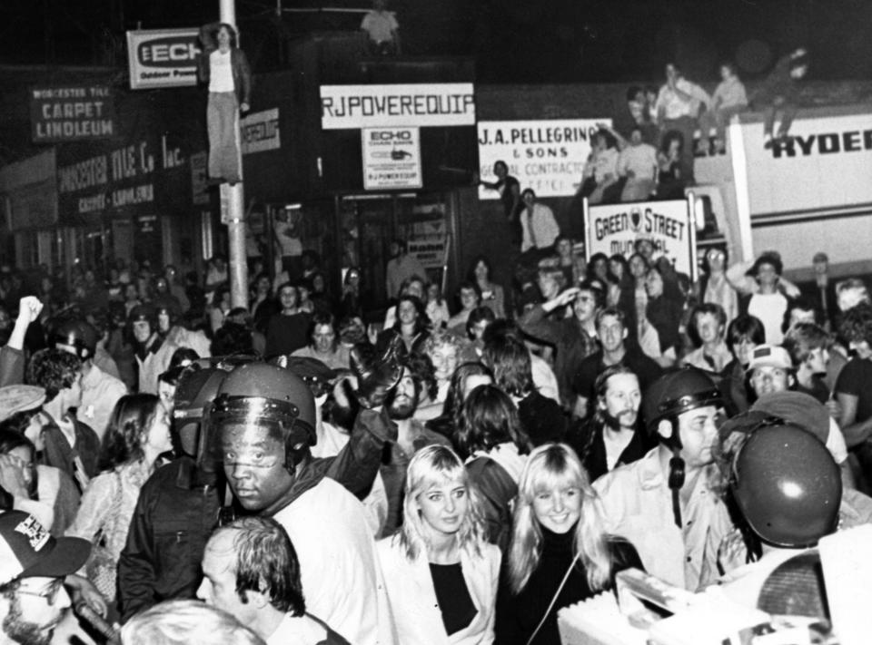 Crowds gather outside Sir Morgan’s Cove on Sept. 14, 1981, the night of the infamous Rolling Stones concert.