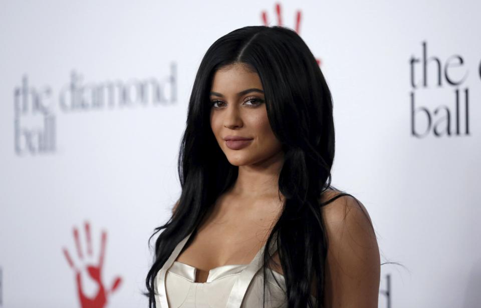 Kylie Jenner posa en un evento en Santa Monica, California. REUTERS/Mario Anzuoni