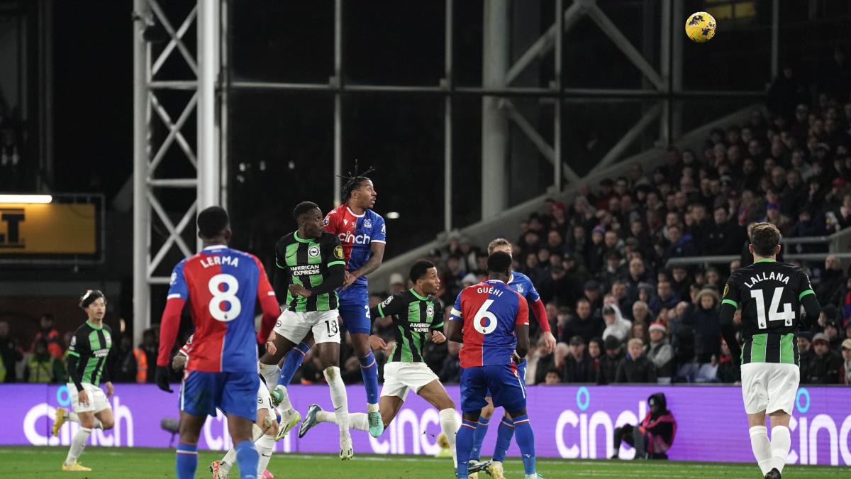 Late Danny Welbeck header earns Brighton a draw at Crystal Palace