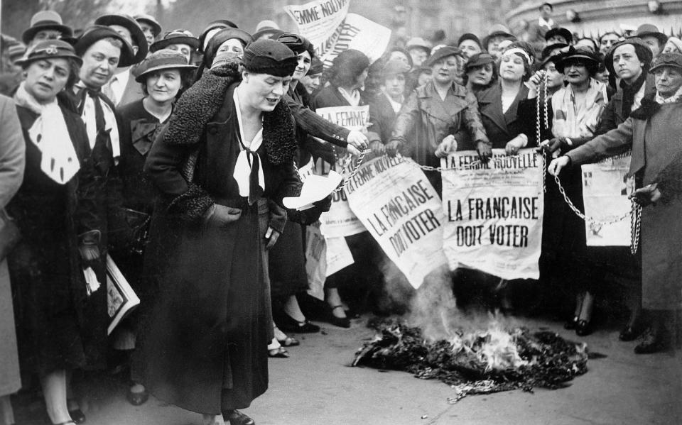 FRANCE - MAY 30:  Suffragettes belonging to LA FEMME NOUVELLE movement (THE NEW WOMAN) and led by Louise WEISS symbolically burned their chains at Bastille Square in Paris while waving signs on which were written 