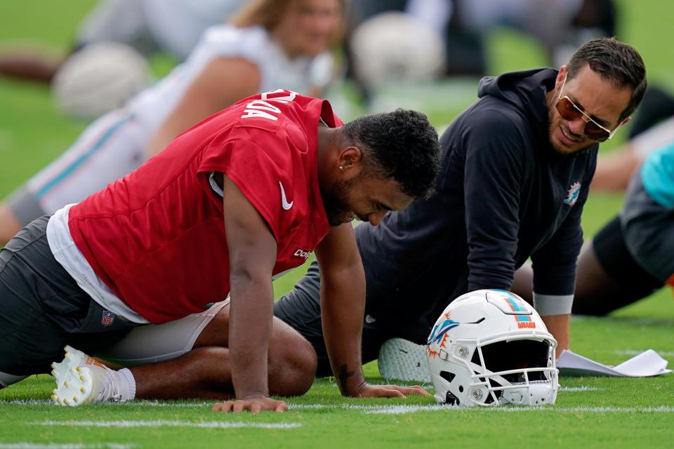 Dolphins coach Mike McDaniel, then a rookie head coach, speaks with Tua Tagovailoa during practice.