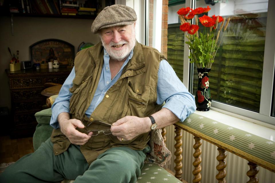 Bill Maynard: 'Heartbeat' star dies aged 89, family says