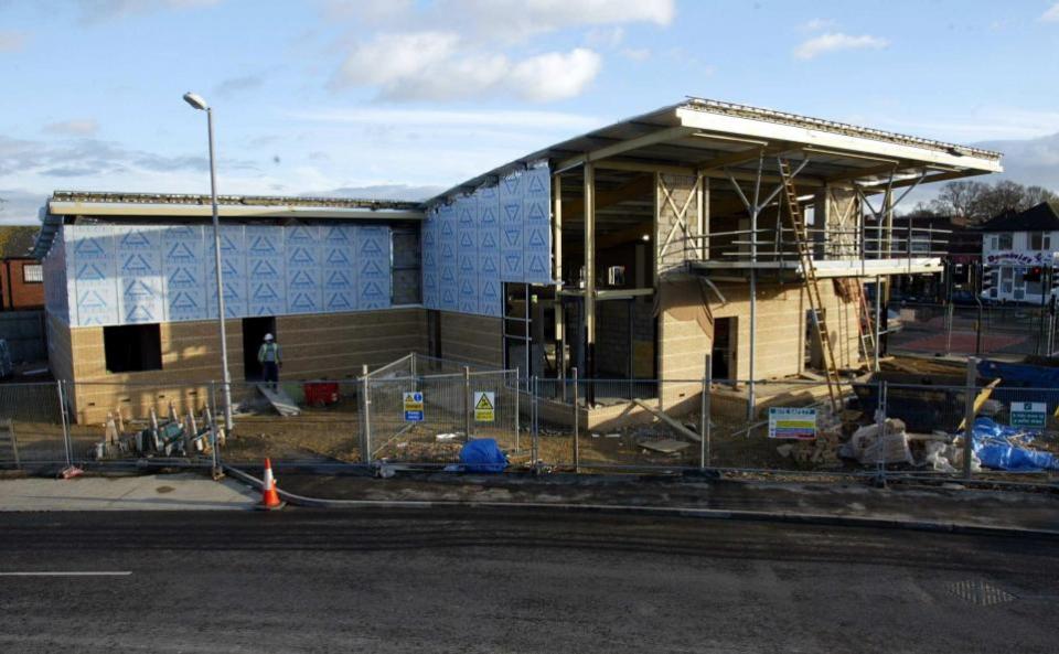 Bournemouth Echo: Pic Corin Messer - 22/1/03 - point15 Feature on the work well under way at the Castlepoint development. The new library building. COPYRIGHT - BOURNEMOUTH DAILY ECHO.#