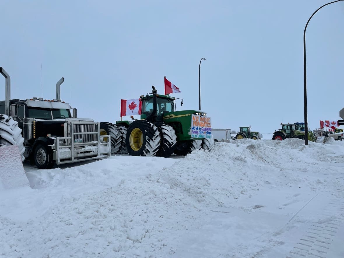 Approximately 50 vehicles blocked the highway at the Emerson, Man., border crossing on Thursday. (CBC - image credit)