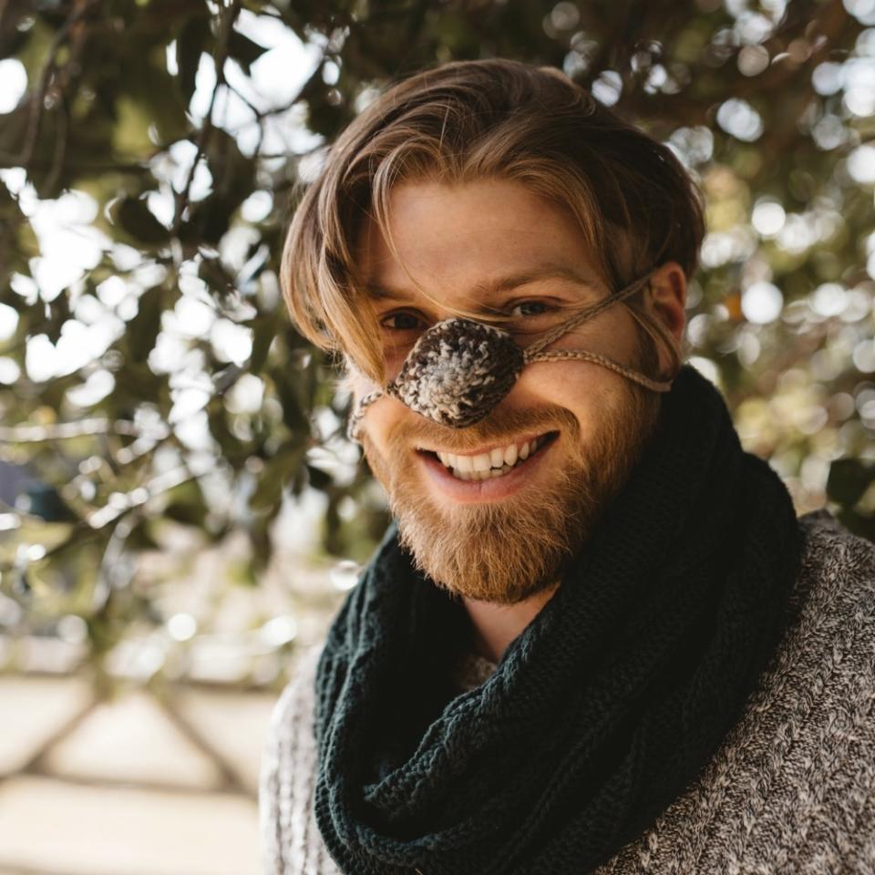 Das Winteraccessoire ist nicht nur für Frauen: Auch Männer sollen sich damit die Nase wärmen können. (Bild: nosewarmer.com)