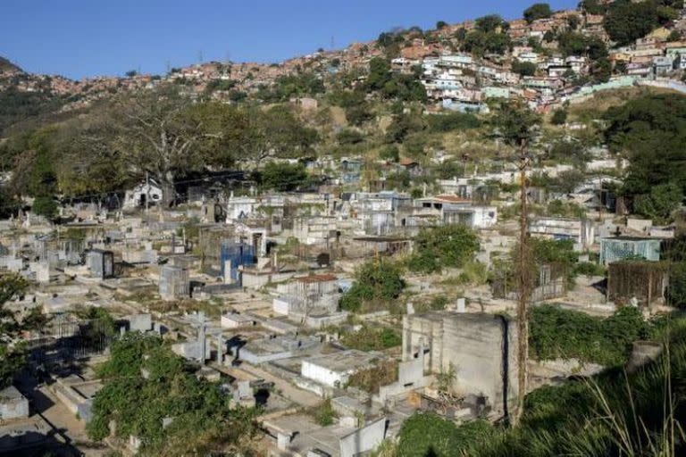 El Cementerio General del Sur, de monumento histórico a residencia improvisada