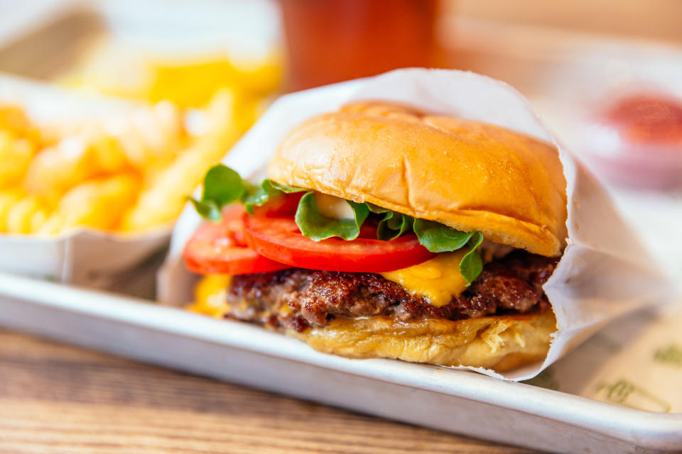 Wie wird ein Cheeseburger richtig gut? Profis geben Tipps (Bild: Getty).