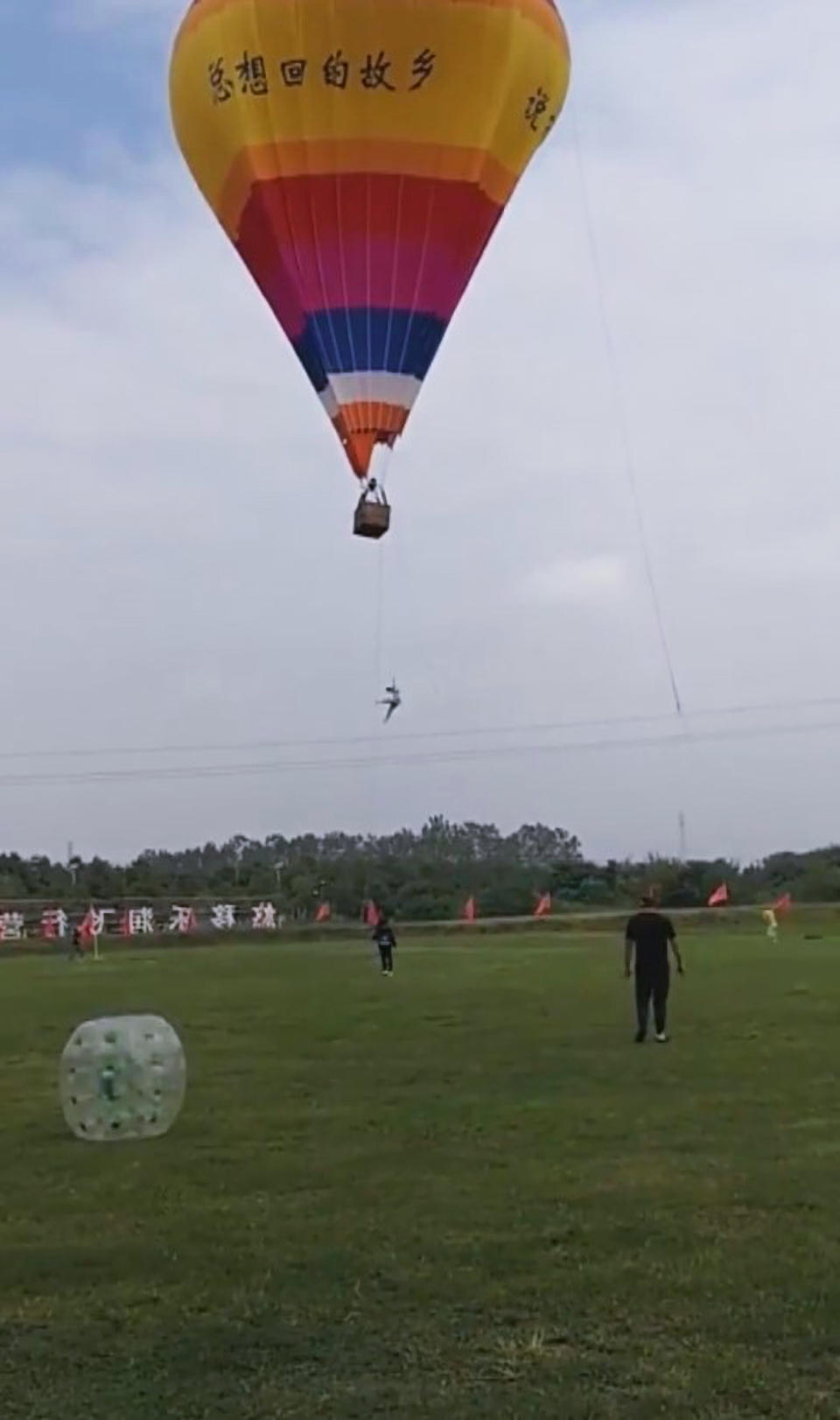 A college student is seen falling from a hot air balloon while working part time in Hunan Province, China. Source: Newsflash/Australscope