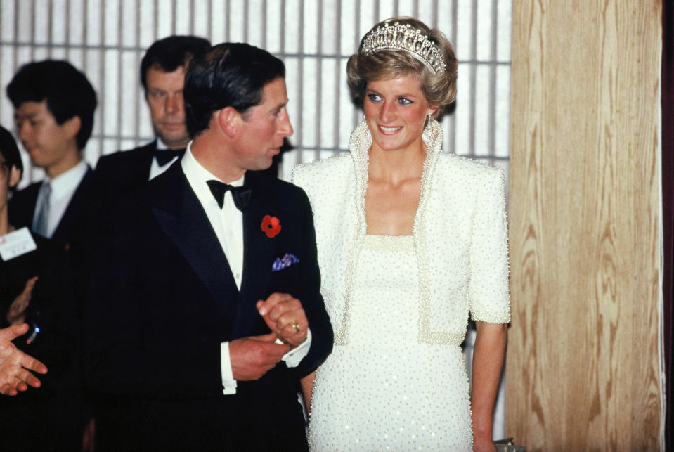 1989年11月，查理斯偕戴安娜王妃來港，兩人一同出席香港文化中心開幕儀式。  (Photo by Georges De Keerle/Getty Images)