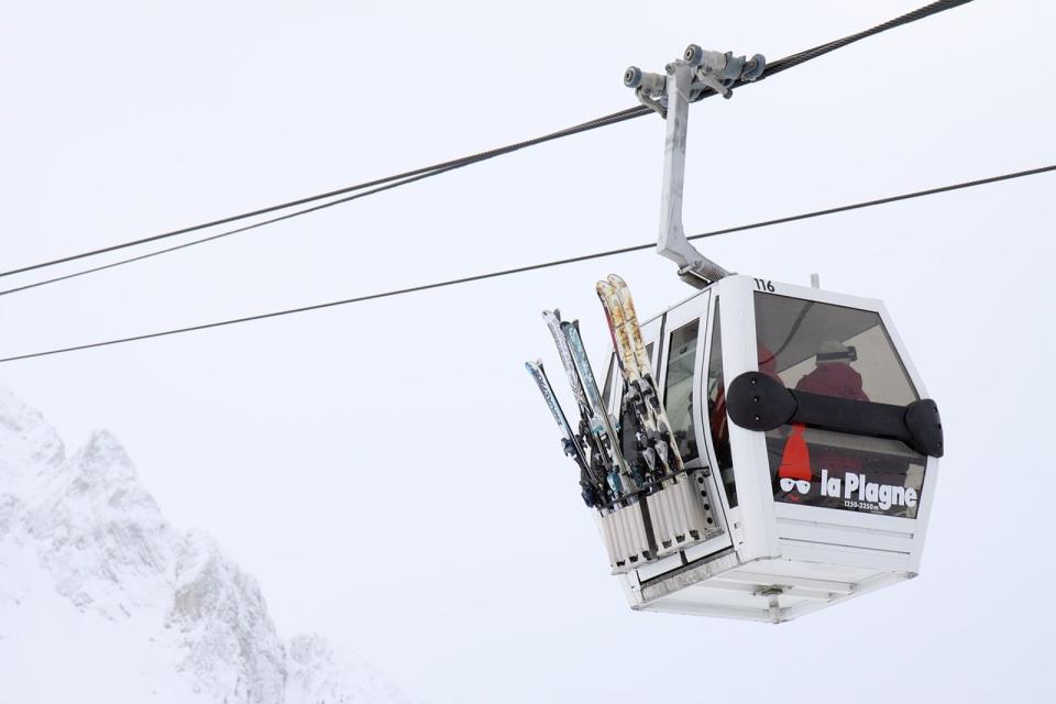 一名女子受困滑雪場纜車，有人經過她便尖叫求救到失聲。（示意圖，Pixabay）