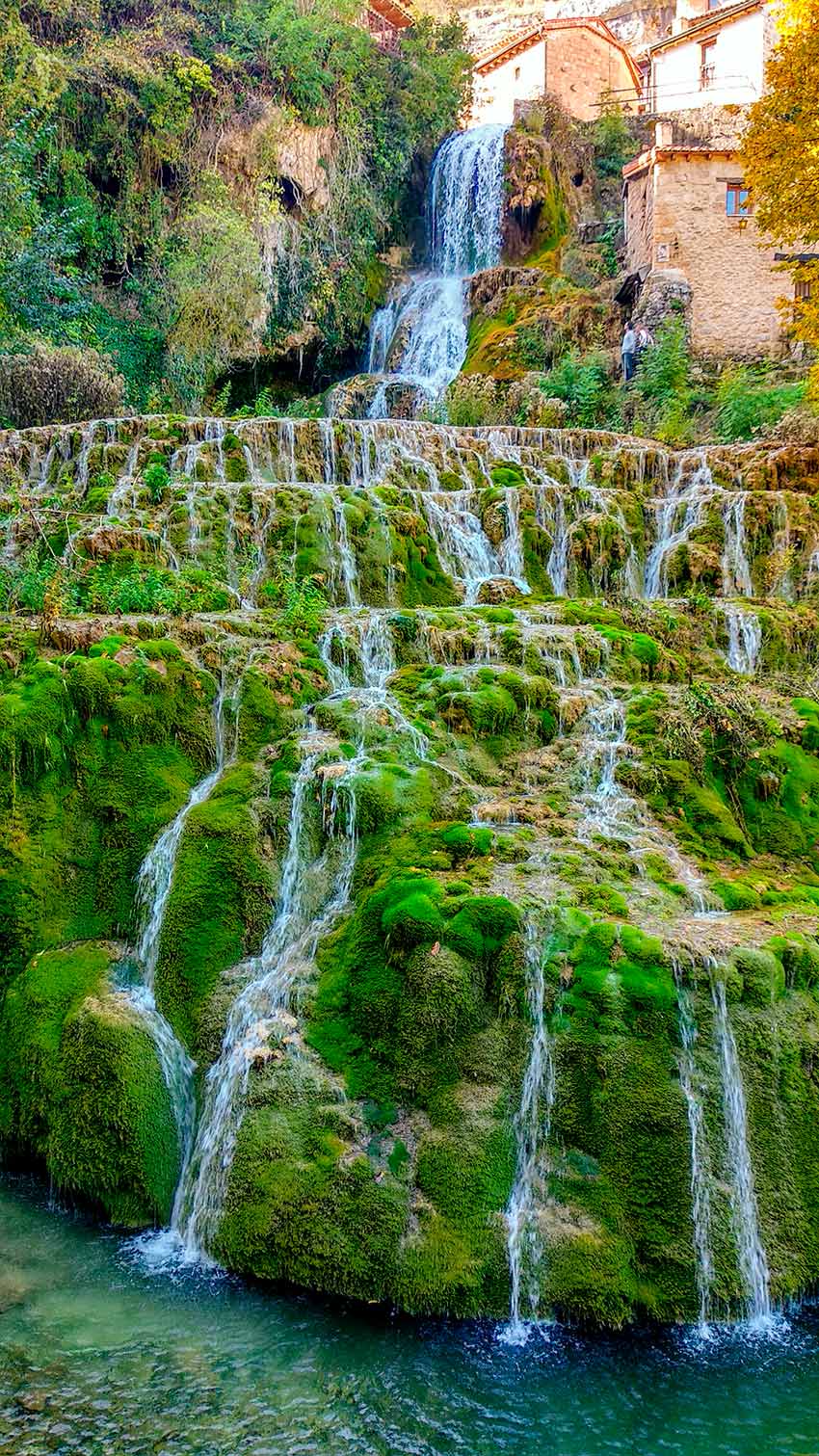 Orbaneja-del-castillo-cascada