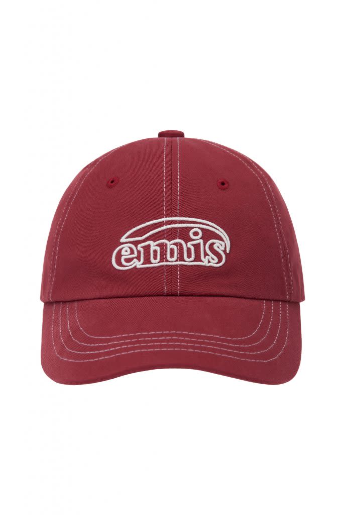 韓國品牌emis White Stitch Ball Cap-Red HK$285（圖片來源：Emis官網）