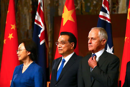 Australia's Prime Minister Malcolm Turnbull stands with Chinese Premier Li Keqiang and his wife Cheng Hong for their countries' national anthems before an official luncheon at Parliament House in Canberra, Australia, March 23, 2017. REUTERS/David Gray