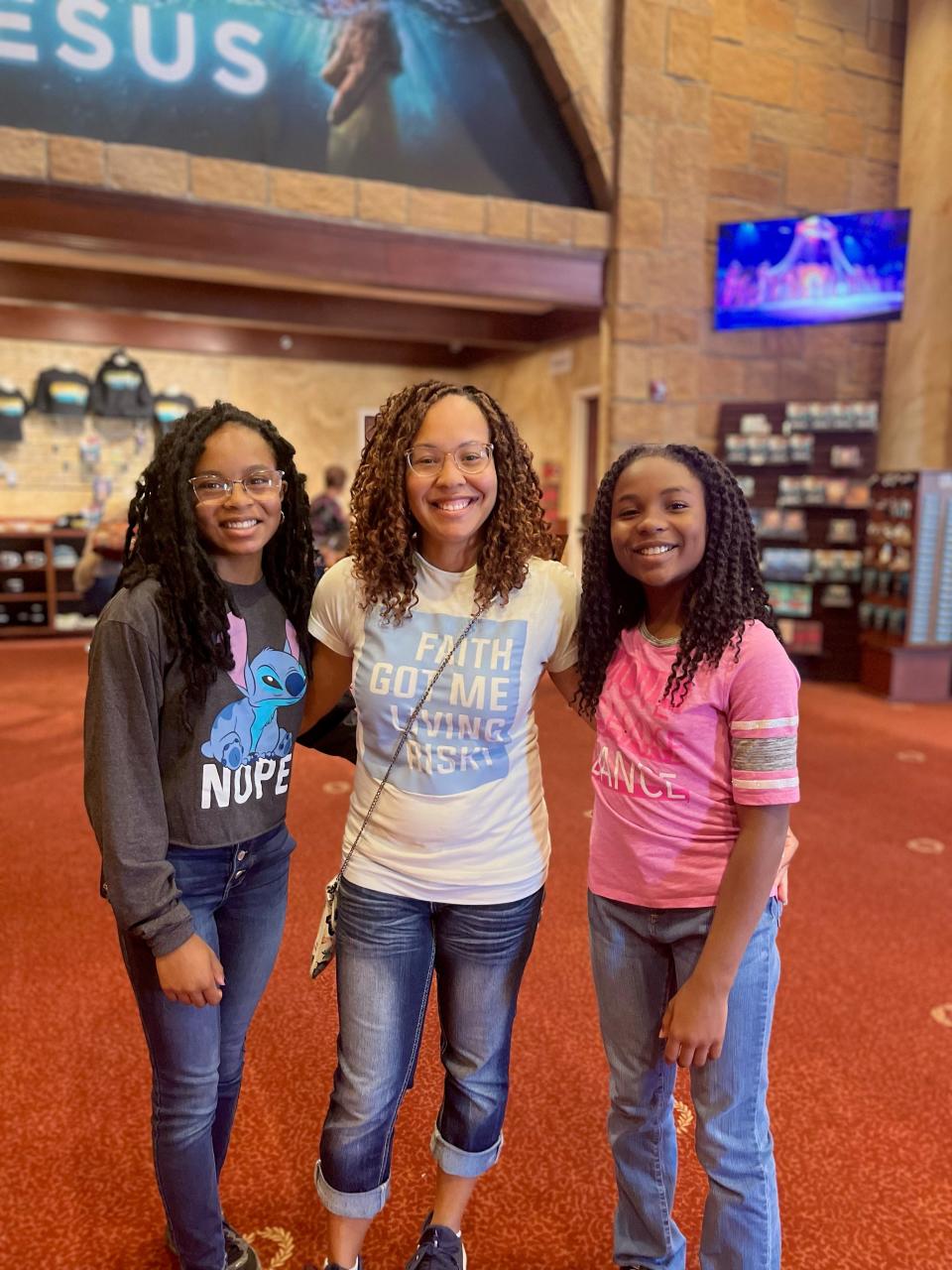 Naomi Thames (left) with her mother, Elizabeth, and her sister Sariah.