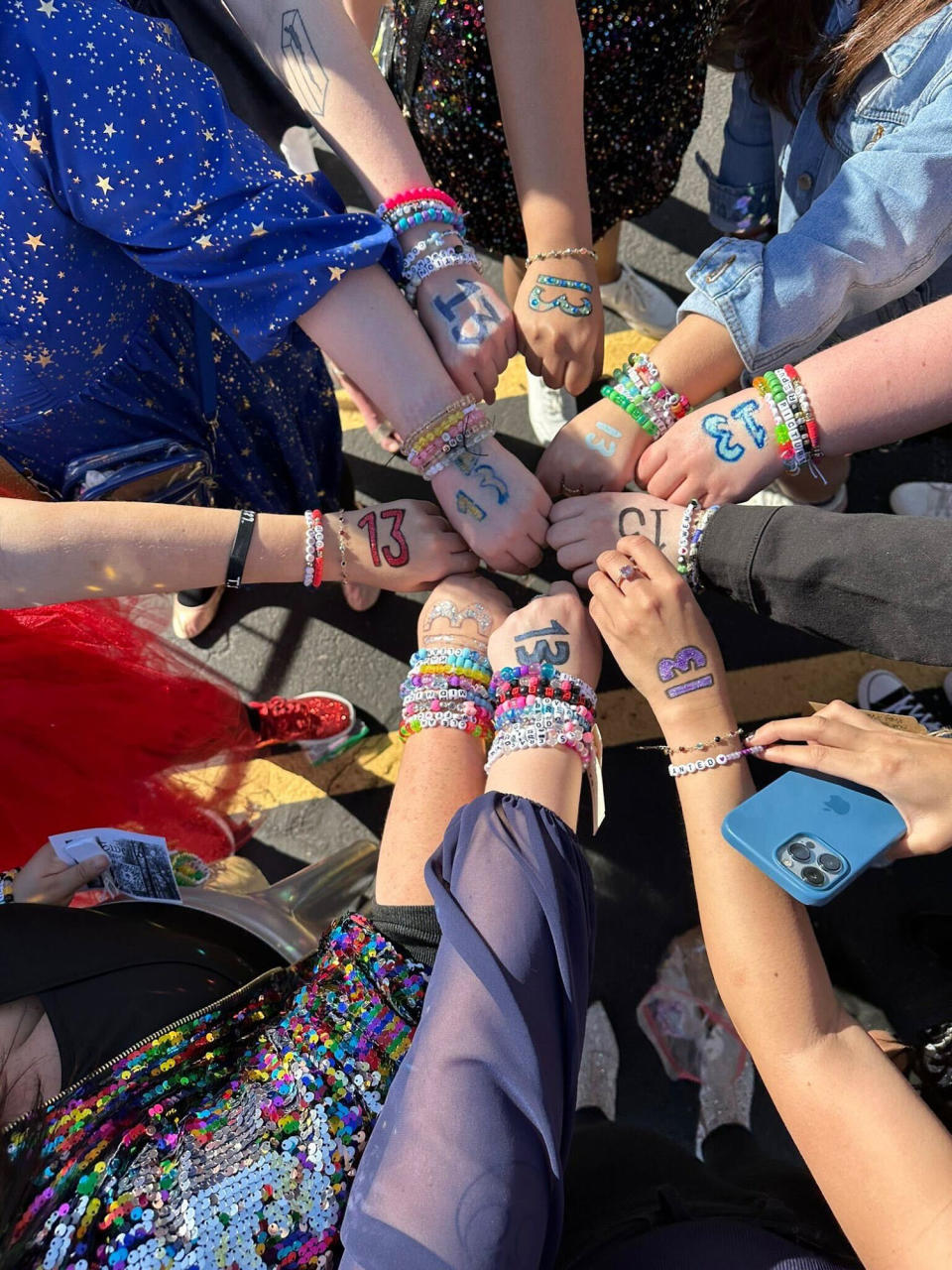 The moment a bunch of Swifties became forever friends. (Courtesy of Mia Saracusa)