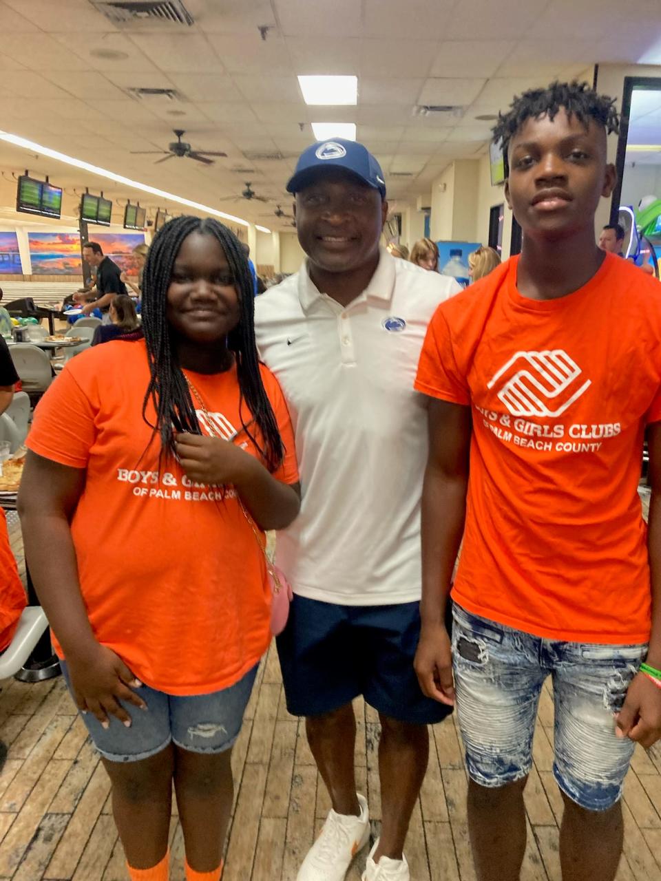 Former Dolphins receiver O.J. McDuffie with Boys-Girls Club bowlers Taraji Robinson and Darreon Gates at Greenacres Bowl.