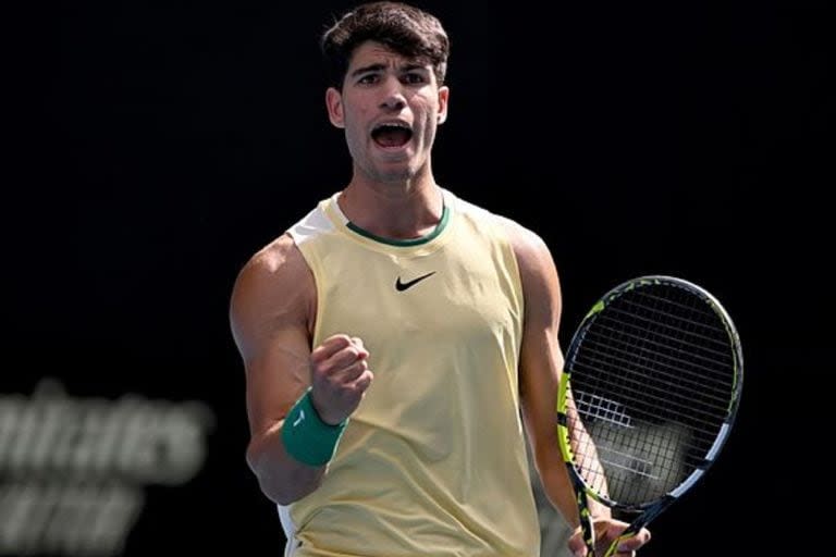 La furia del español Carlitos Alcaraz, que avanzó a los cuartos de final del Australian Open por primera vez