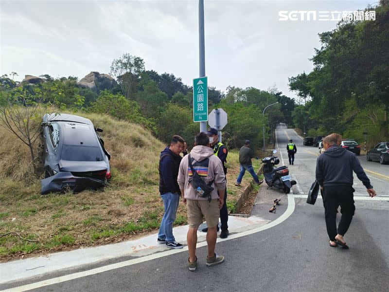 藝人何潤東在金門拍攝取景，瑪莎拉蒂跑車遭追撞，副導演送醫觀察。（圖／翻攝畫面）