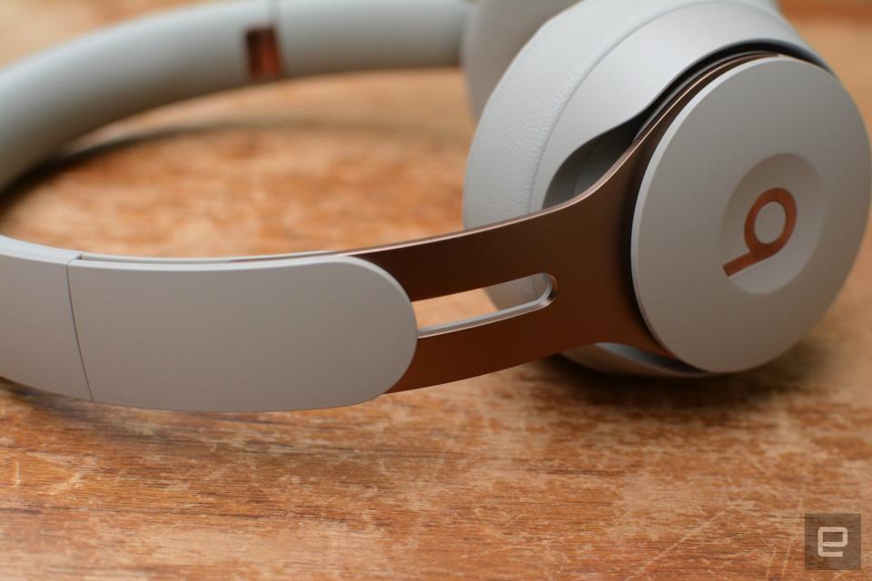 Beats trades comfort for solid noise cancellation on its best headphones yet, but the handy features might convince you to give them a try anyway. 