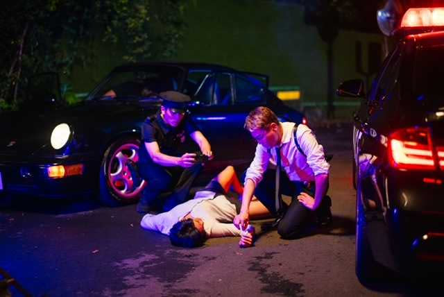 陶喆在MV中一人分飾兩角，彩蛋部分以警察扮相現身。（圖／偉大文化提供）