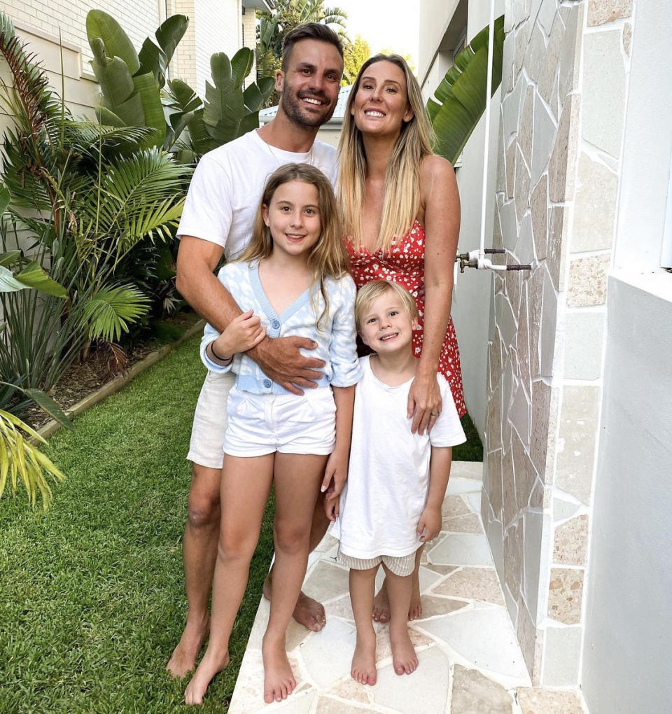 The Ryan family - Beau, Kara, Remi and Jesse - pose in a garden. Photo: Instagram/@kararyan_