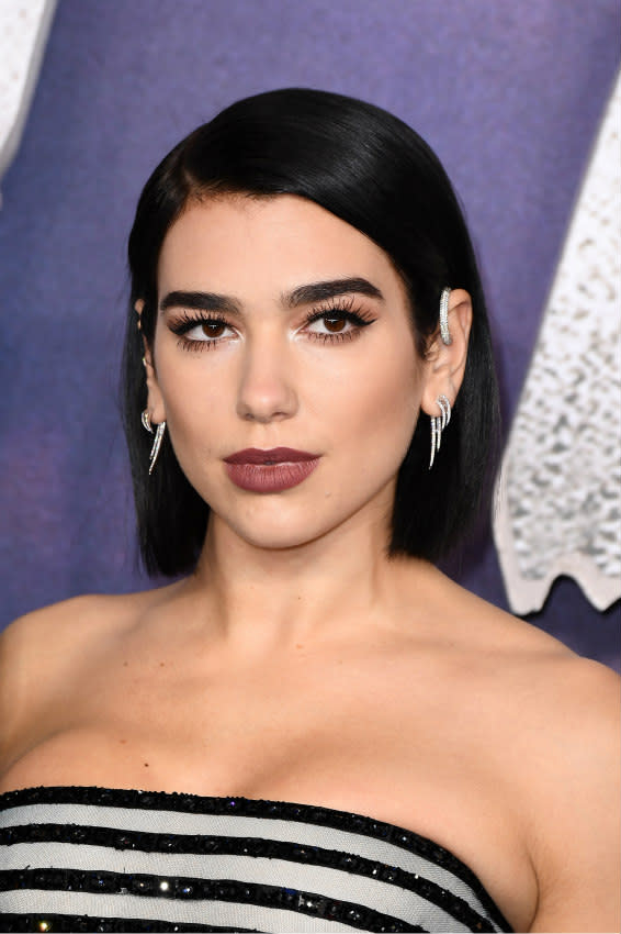 Dua Lipa al rojo vivo con lencería desde su cama de hotel en Francia