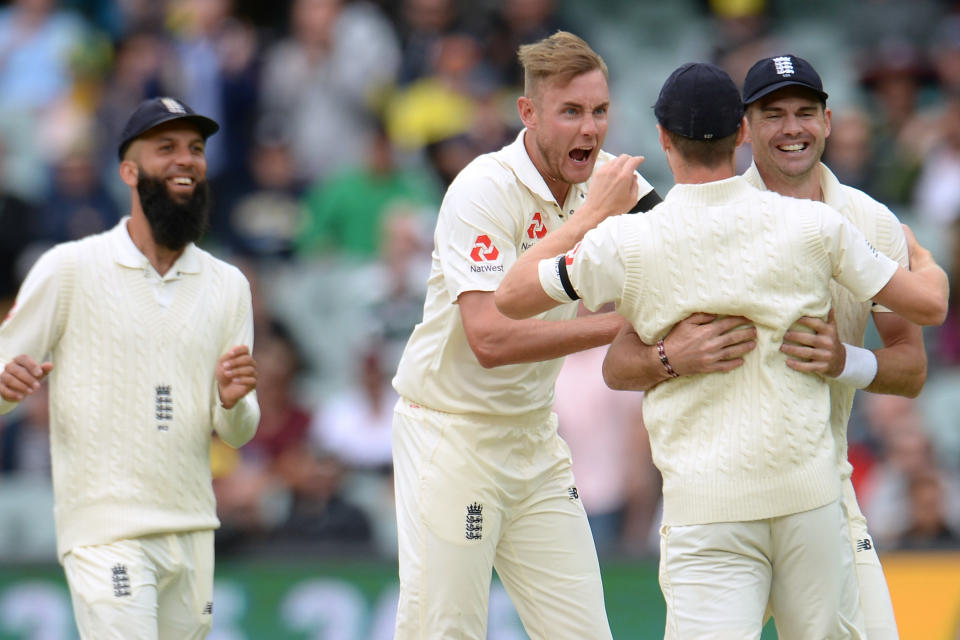 ADELAIDE, AUSTRALIA - DECEMBER 2 : Stuart Broad and James Anderson of England congratulate Chris Woakes of England after the run out of Cameron Bancroft of Australia during the first day of the second Ashes cricket test match between Australia and England at the Adelaide Oval on December 2, 2017 in Adelaide, Australia. (Photo by Philip Brown/Getty Images)