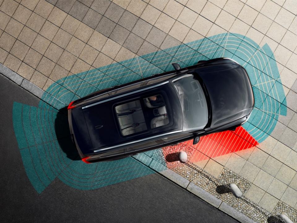 360度的環景掃描能降低駕駛視野死角，避免發生意外碰撞。